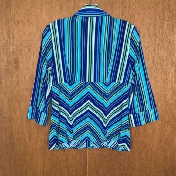 Notations Blue Button Front Chevron Print Top - Picture 2 of 7